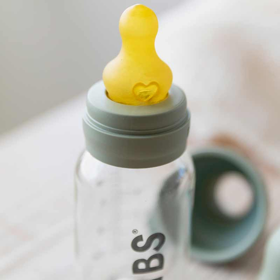 Babyflasche aus Glas sage