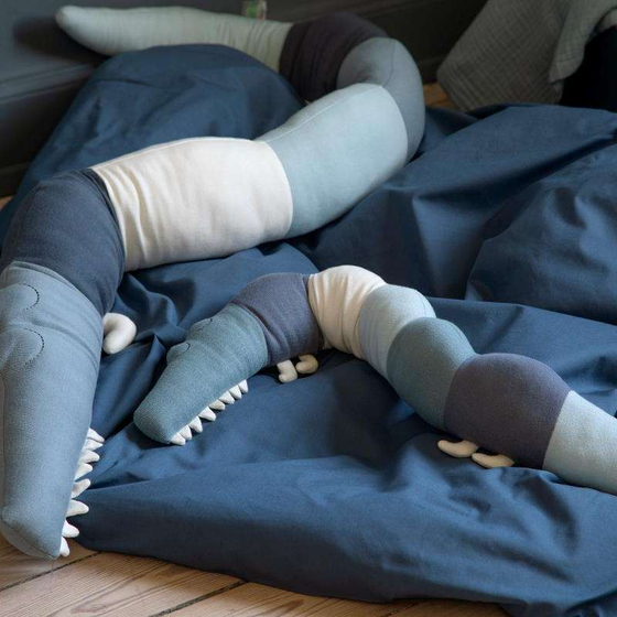 Mini-cushion knitted Sleepy Croc powder blue