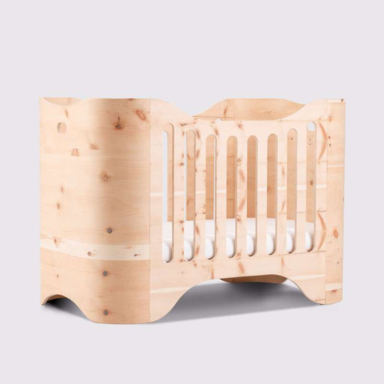 Minibett aus Zirbenholz inkl. Matratze, Lattenrosteinsatz natur